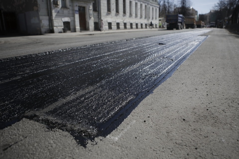 Гарантийный ремонт дорог стал причиной автомобильных пробок.