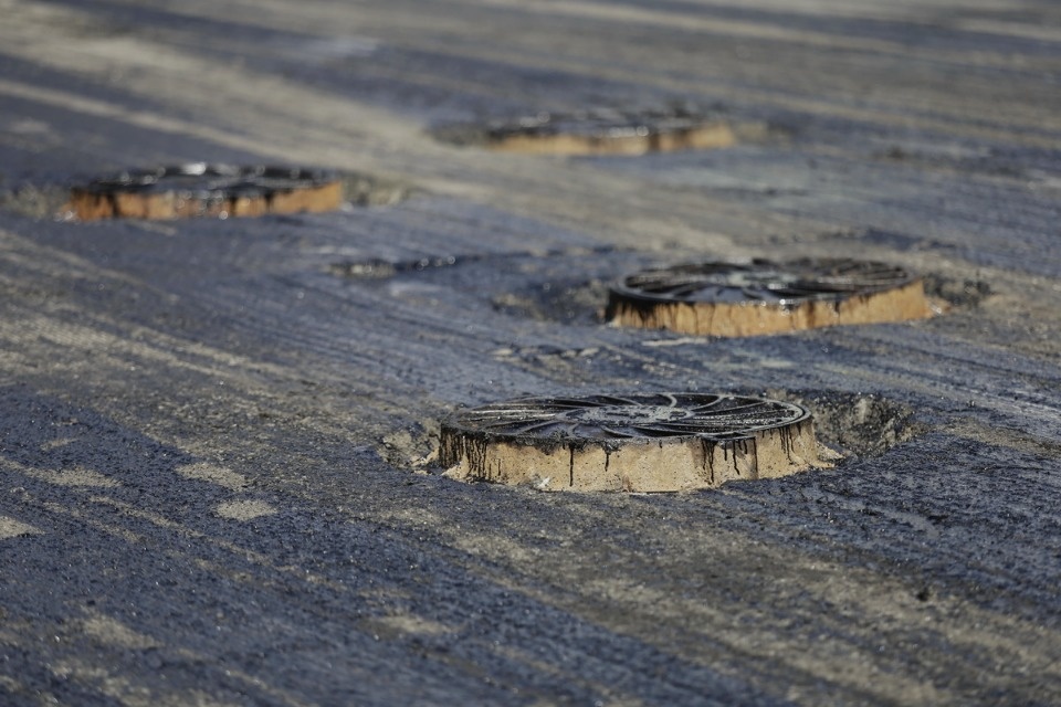 Гарантийный ремонт дорог стал причиной автомобильных пробок.