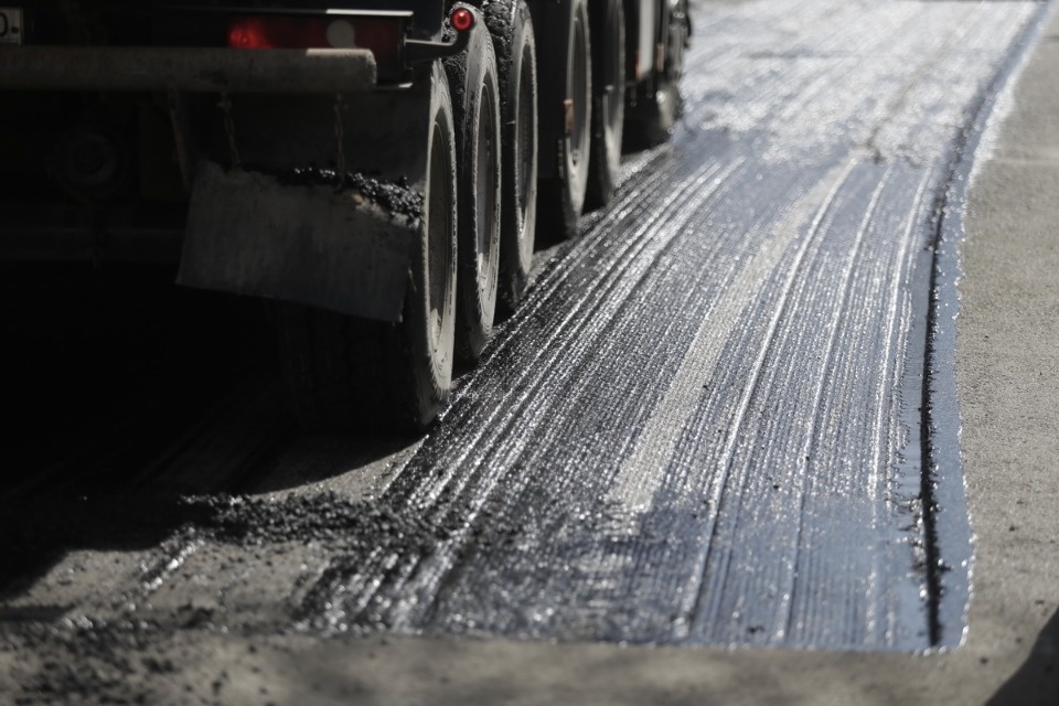 Гарантийный ремонт дорог стал причиной автомобильных пробок.