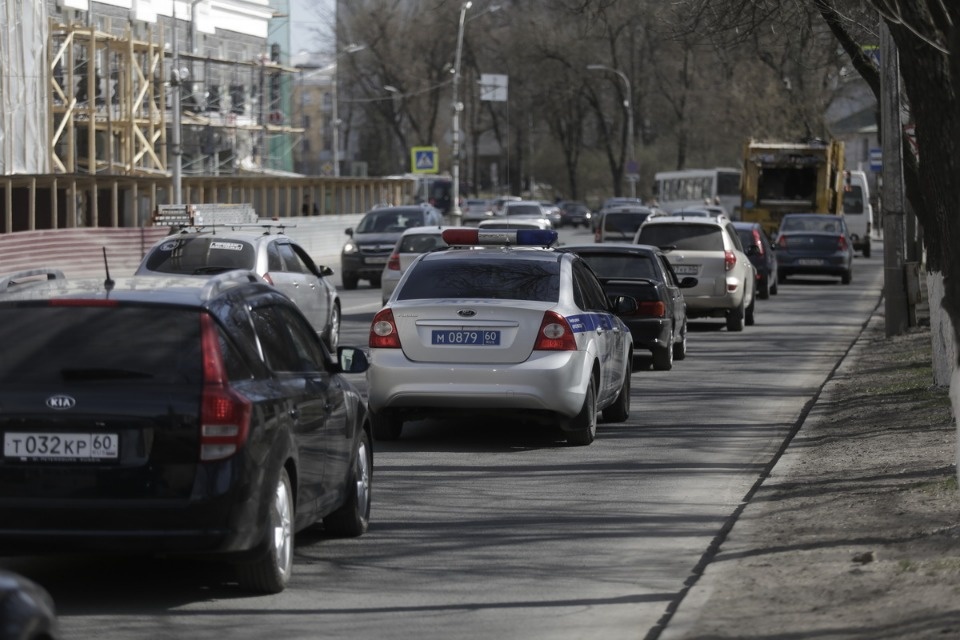 Гарантийный ремонт дорог стал причиной автомобильных пробок.
