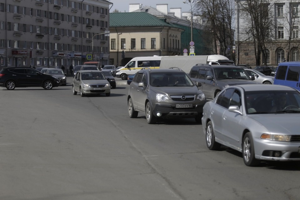 Гарантийный ремонт дорог стал причиной автомобильных пробок.