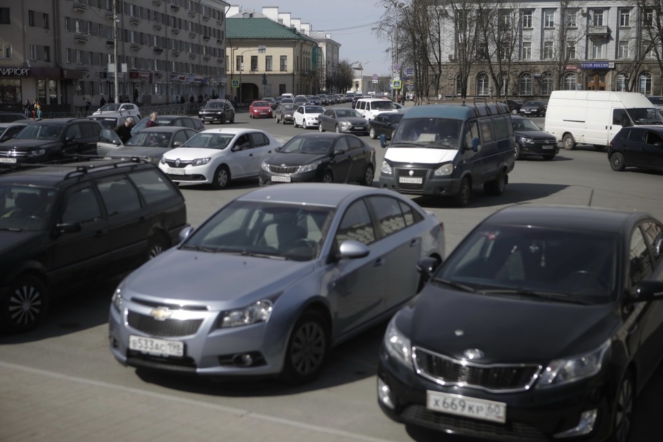 Гарантийный ремонт дорог стал причиной автомобильных пробок.