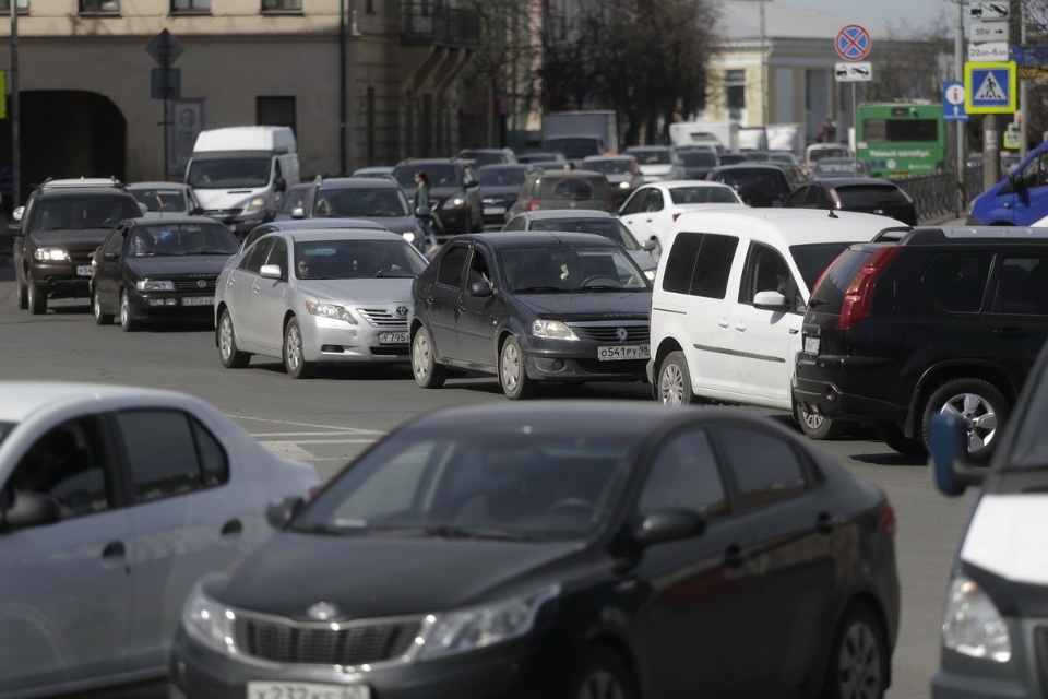 Гарантийный ремонт дорог стал причиной автомобильных пробок.