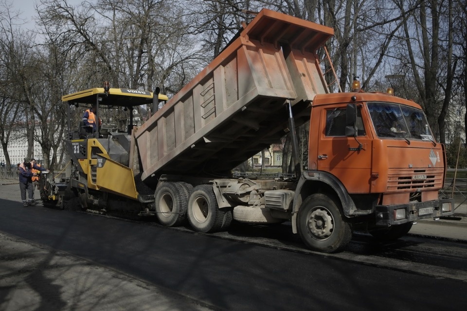 Гарантийный ремонт дорог стал причиной автомобильных пробок.