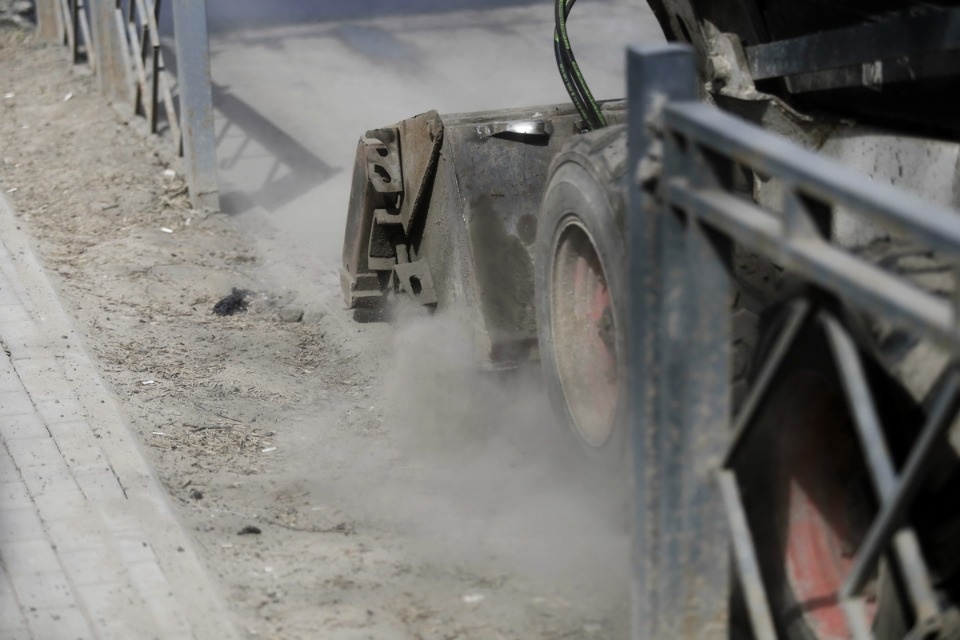 Гарантийный ремонт дорог стал причиной автомобильных пробок.