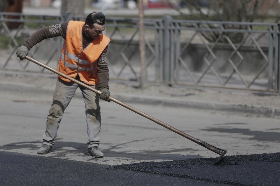 Гарантийный ремонт дорог стал причиной автомобильных пробок.