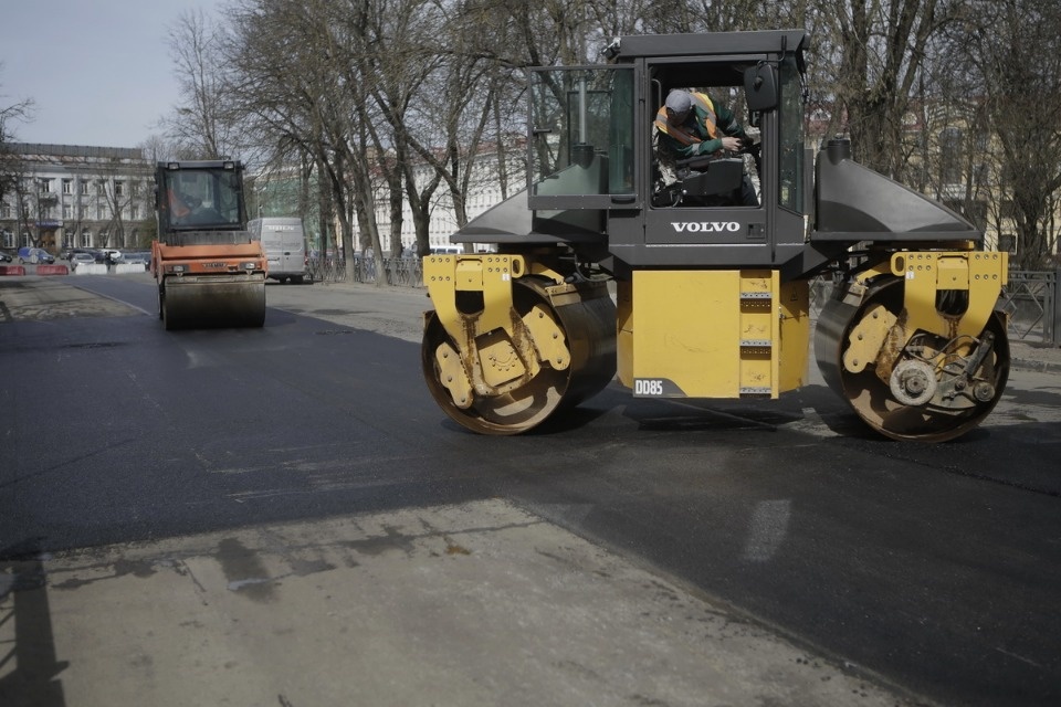 Гарантийный ремонт дорог стал причиной автомобильных пробок.