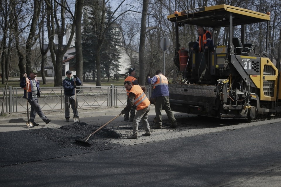 Гарантийный ремонт дорог стал причиной автомобильных пробок.