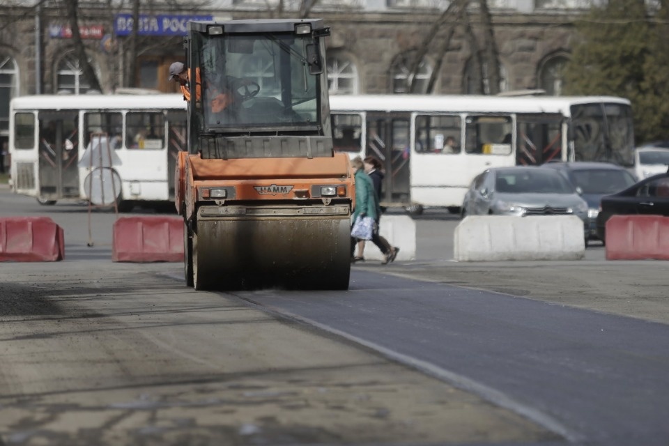 Гарантийный ремонт дорог стал причиной автомобильных пробок.