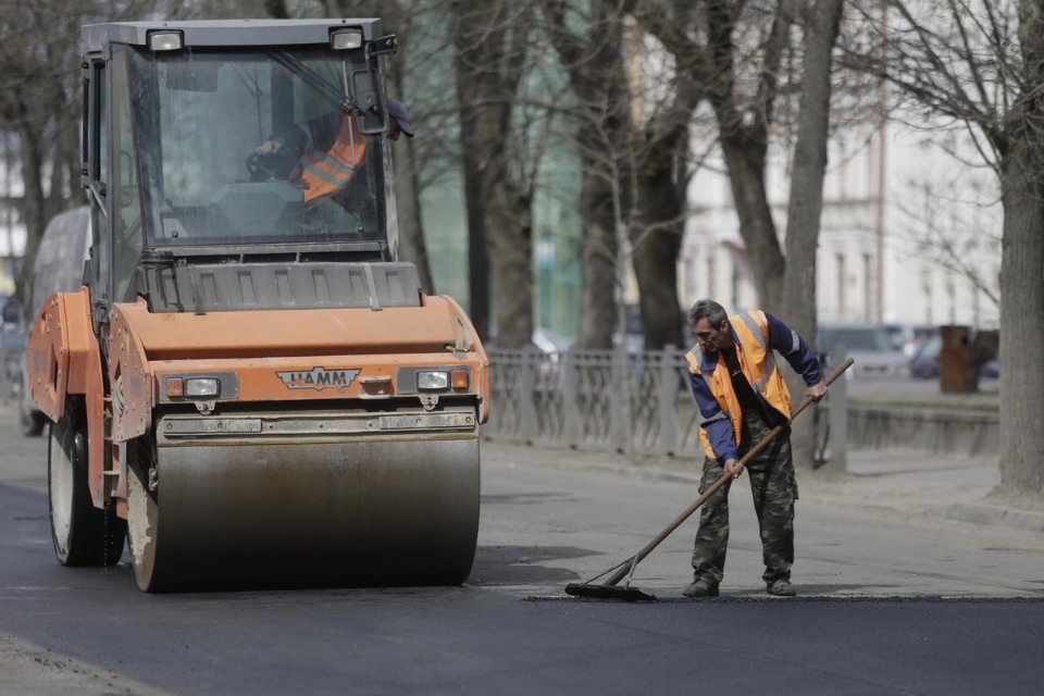 Гарантийный ремонт дорог стал причиной автомобильных пробок.