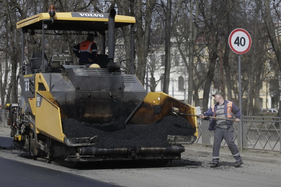 Гарантийный ремонт дорог стал причиной автомобильных пробок.