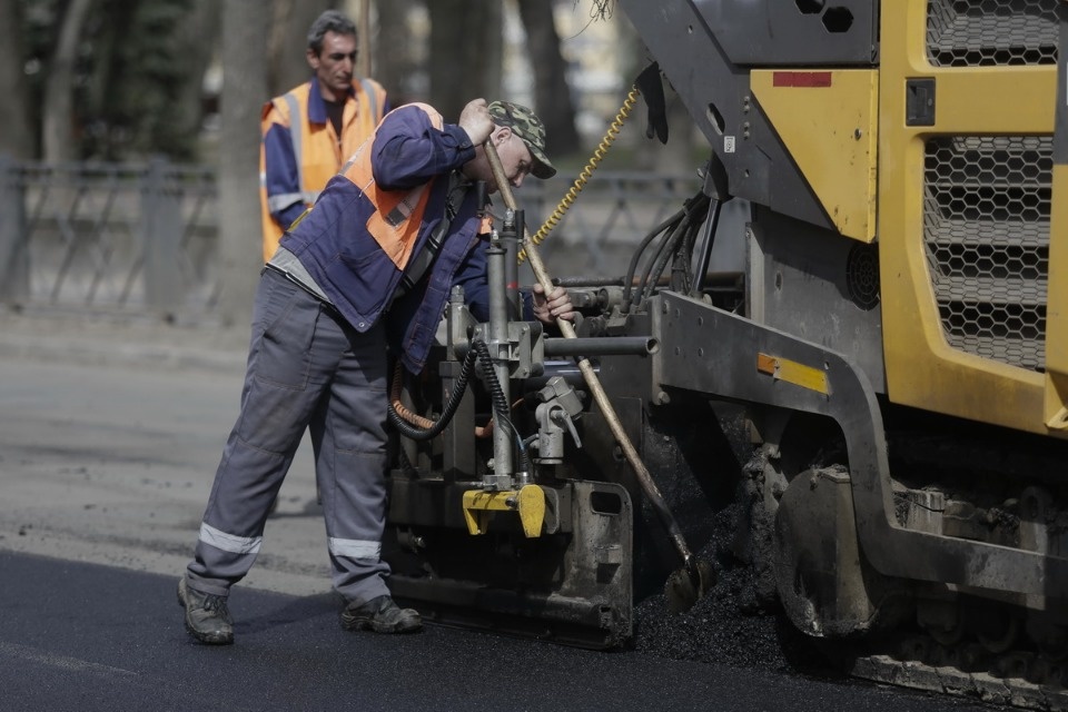 Гарантийный ремонт дорог стал причиной автомобильных пробок.