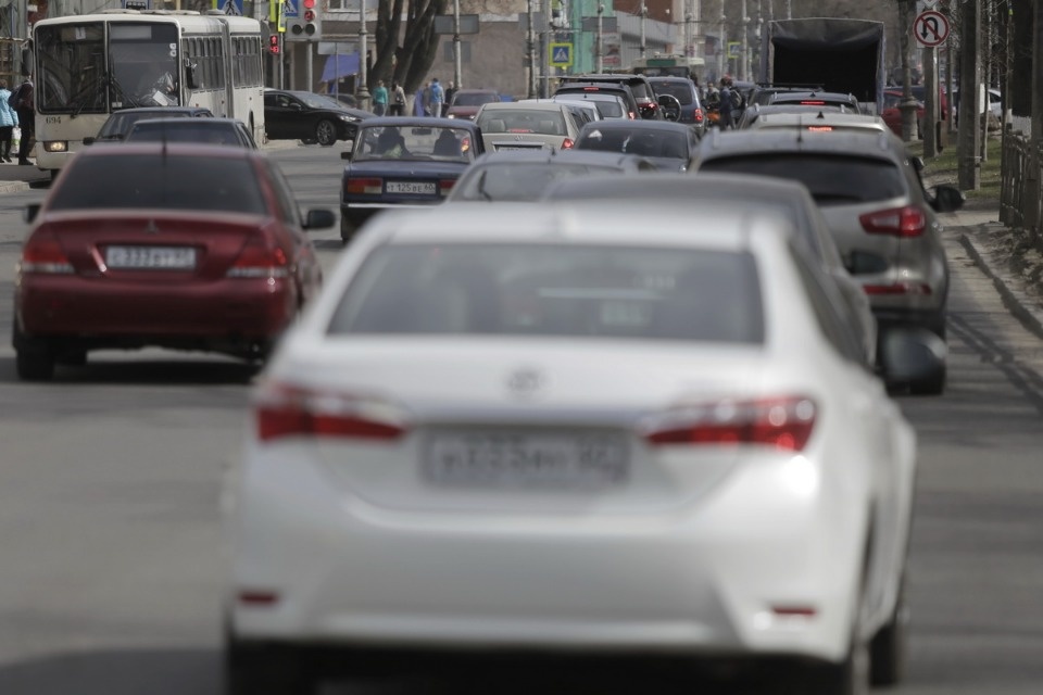 Гарантийный ремонт дорог стал причиной автомобильных пробок.