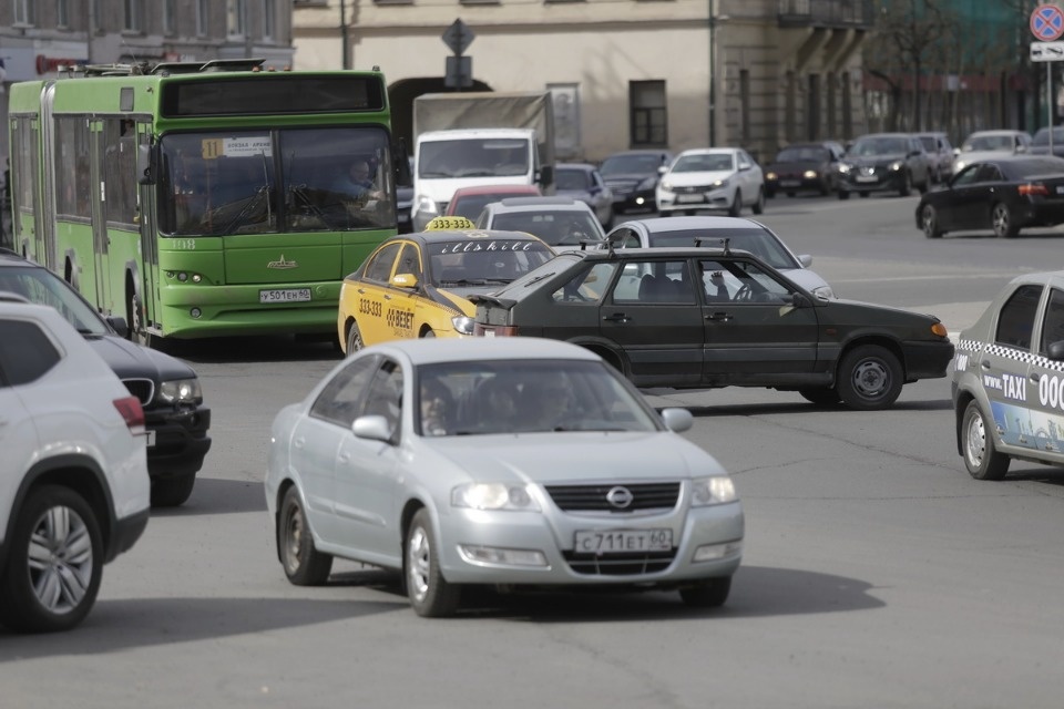Гарантийный ремонт дорог стал причиной автомобильных пробок.