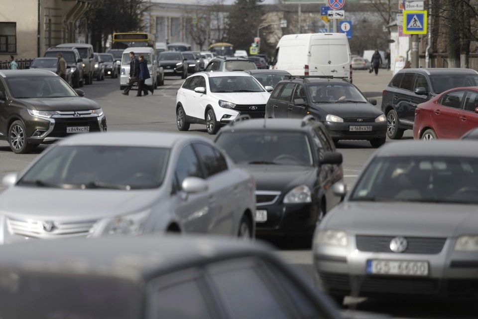 Гарантийный ремонт дорог стал причиной автомобильных пробок.