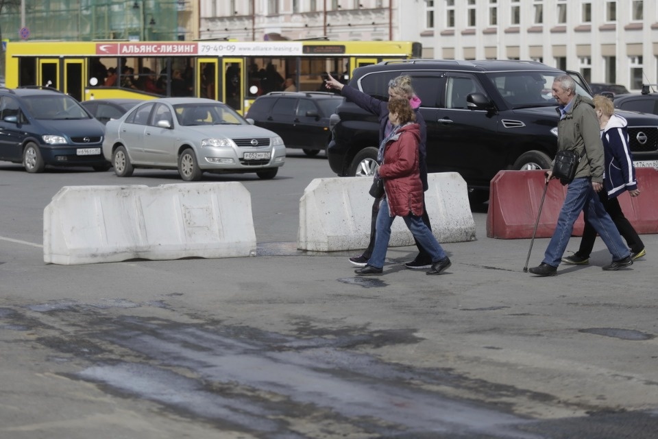 Гарантийный ремонт дорог стал причиной автомобильных пробок.