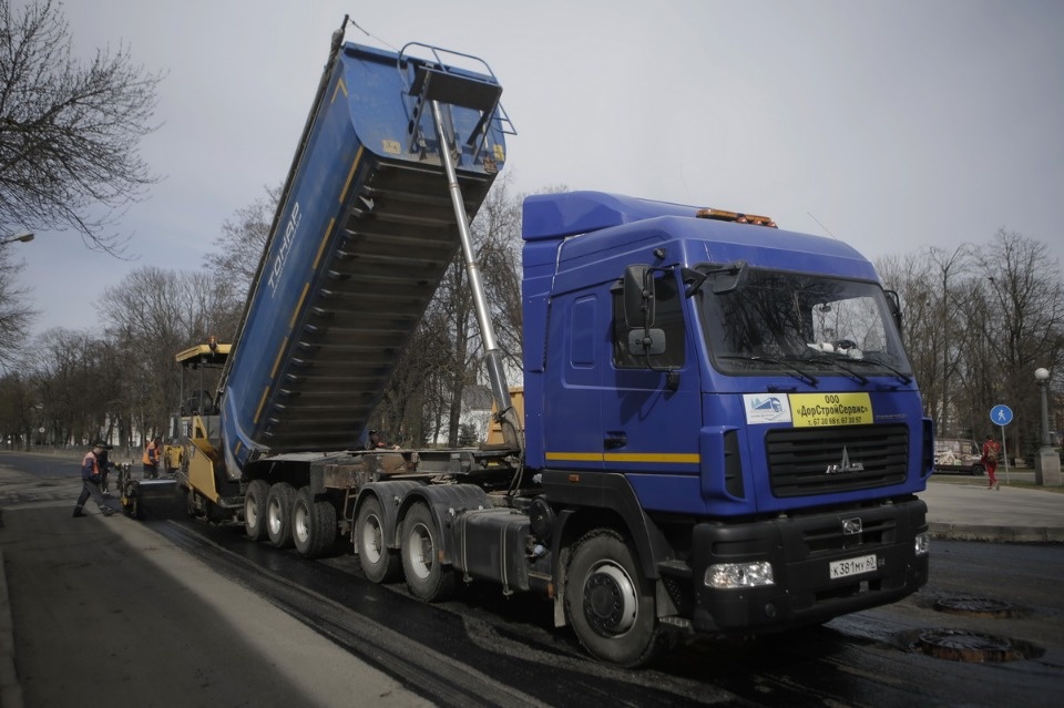 Гарантийный ремонт дорог стал причиной автомобильных пробок.
