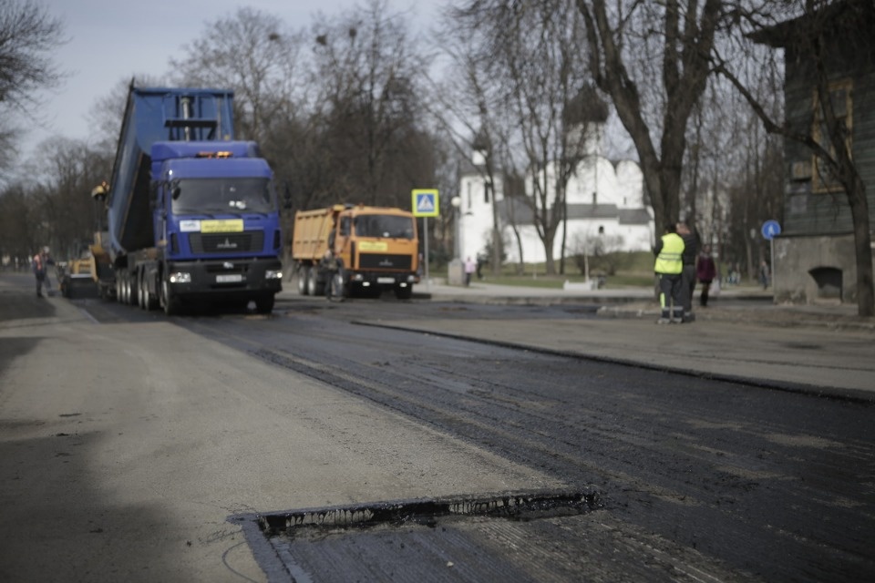 Гарантийный ремонт дорог стал причиной автомобильных пробок.