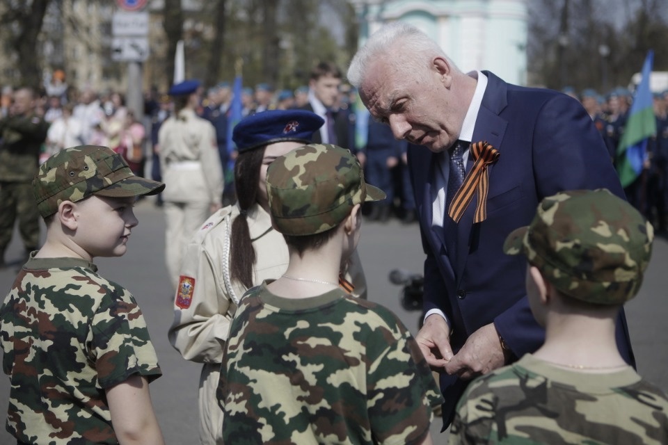 Псковичи увидели военную технику сирийских террористов Псковичи увидели военную технику сирийских террористов