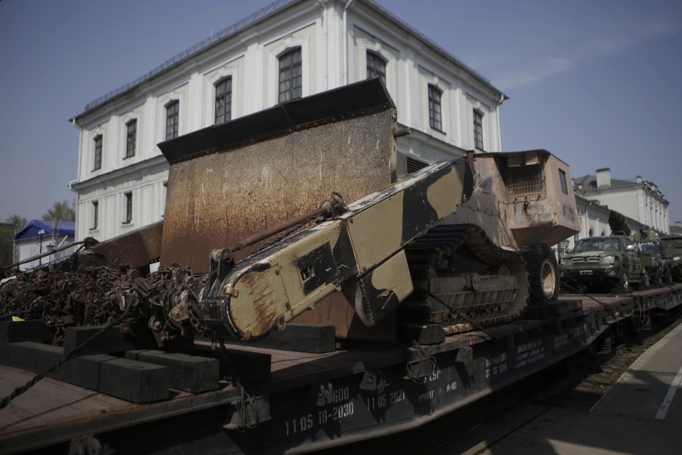 Псковичи увидели военную технику сирийских террористов Псковичи увидели военную технику сирийских террористов
