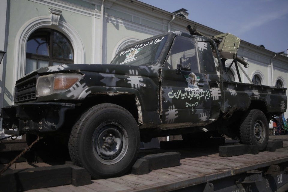 Псковичи увидели военную технику сирийских террористов Псковичи увидели военную технику сирийских террористов