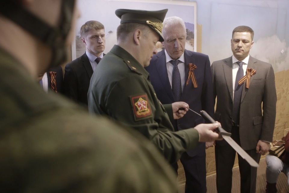 Псковичи увидели военную технику сирийских террористов Псковичи увидели военную технику сирийских террористов
