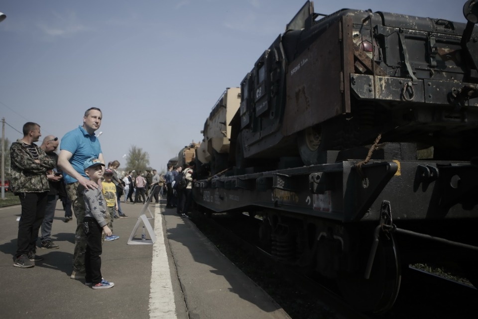 Псковичи увидели военную технику сирийских террористов Псковичи увидели военную технику сирийских террористов