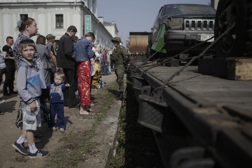 Псковичи увидели военную технику сирийских террористов Псковичи увидели военную технику сирийских террористов