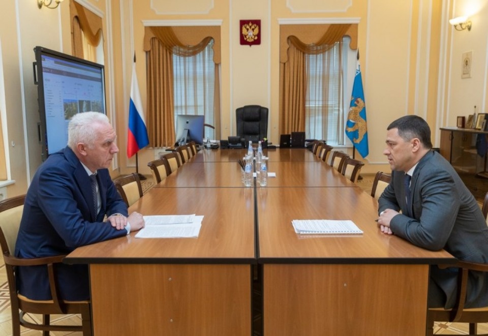 Михаил Ведерников сообщил о повышении зарплат жителей Псковской области более чем на 8%