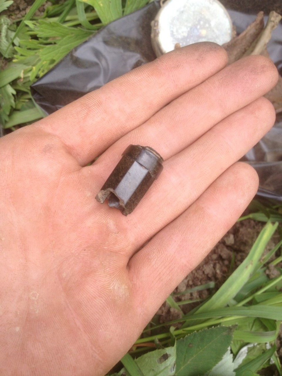 Нашли в засыпанной воронке Нашли в засыпанной воронке