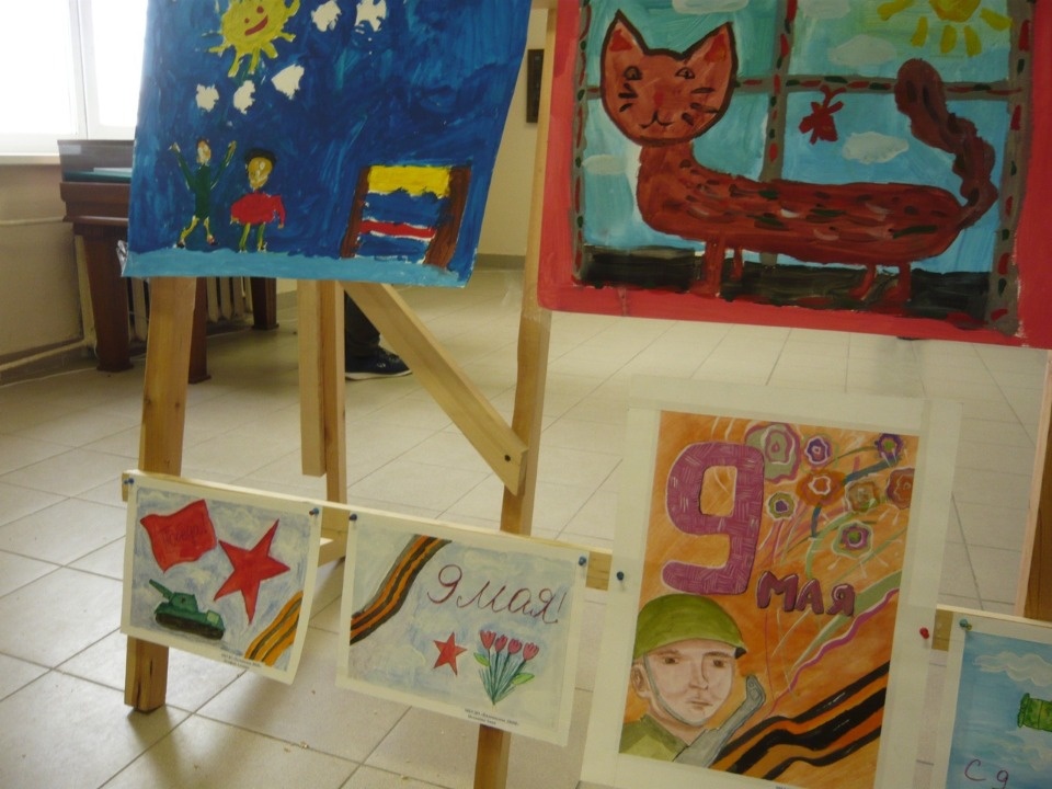 Выставка юных художников «Победа глазами детей» открылась в Пскове Выставка юных художников «Победа глазами детей» открылась в Пскове