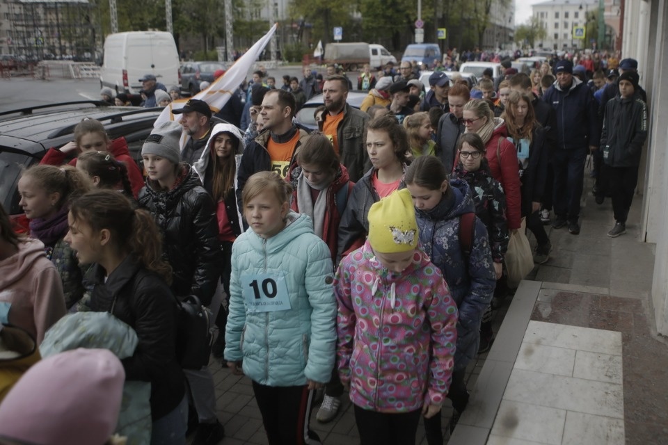 Парад участников Эстафеты «Псковской правды»