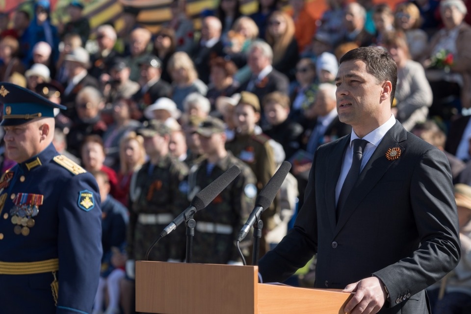 Михаил Ведерников поздравил жителей Псковской области с Днём Победы