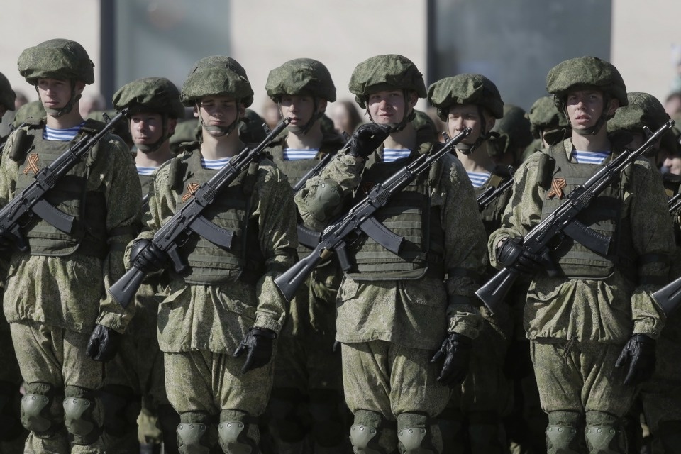 Парад Победы прошел в Пскове Парад Победы прошел в Пскове