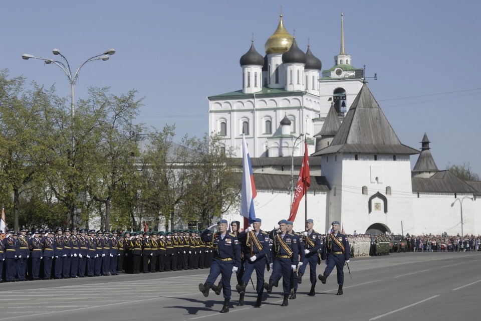 Парад Победы прошел в Пскове Парад Победы прошел в Пскове