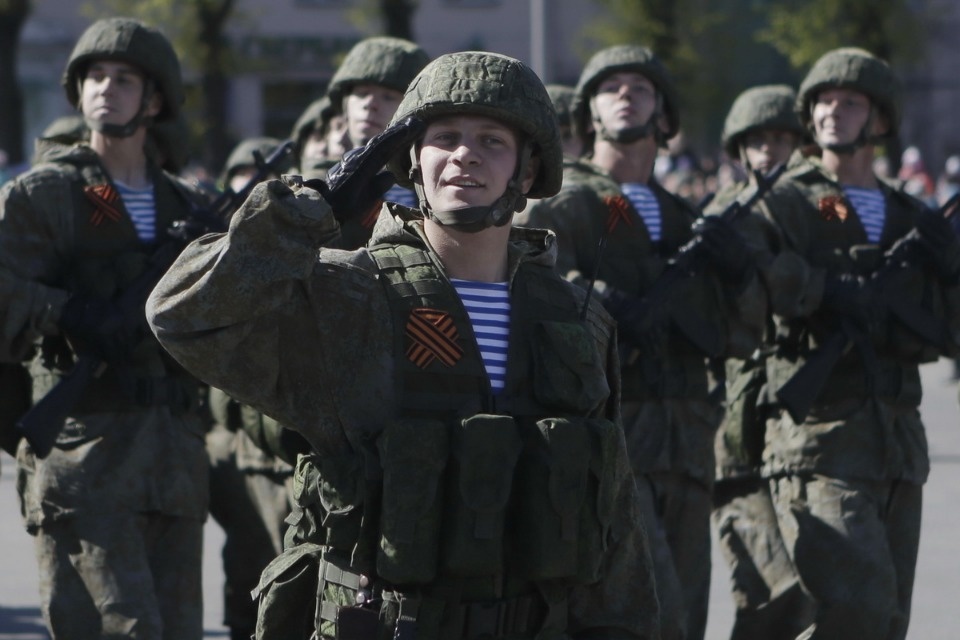 Парад Победы прошел в Пскове Парад Победы прошел в Пскове