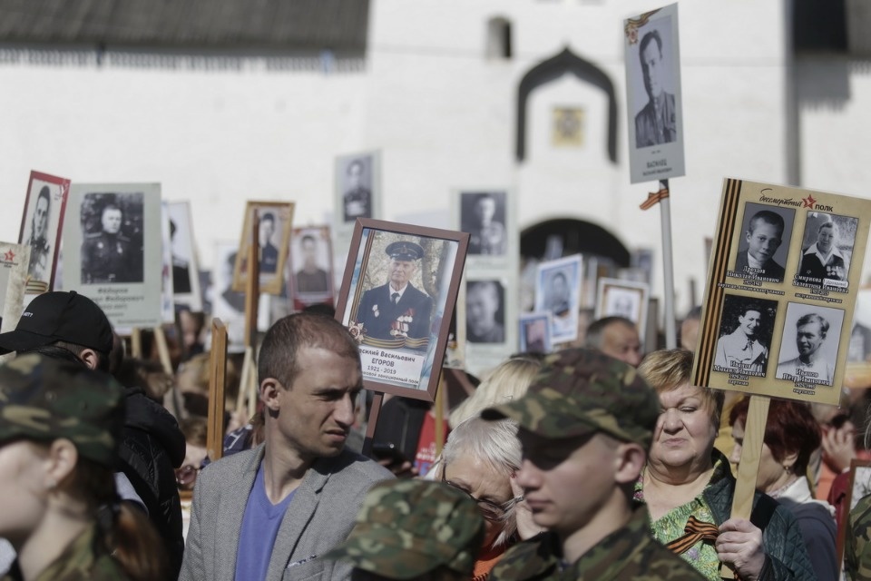 «Бессмертный полк» прошел по центральным улицам Пскова