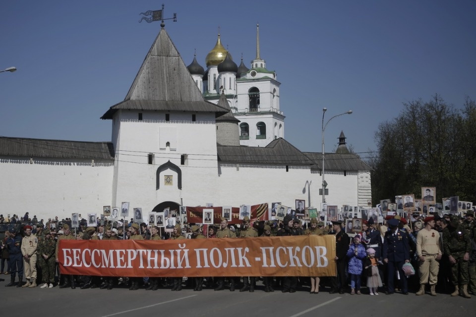«Бессмертный полк» прошел по центральным улицам Пскова