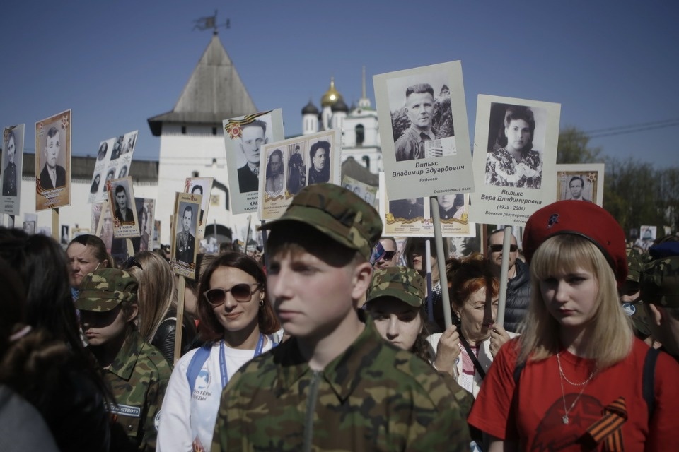 «Бессмертный полк» прошел по центральным улицам Пскова