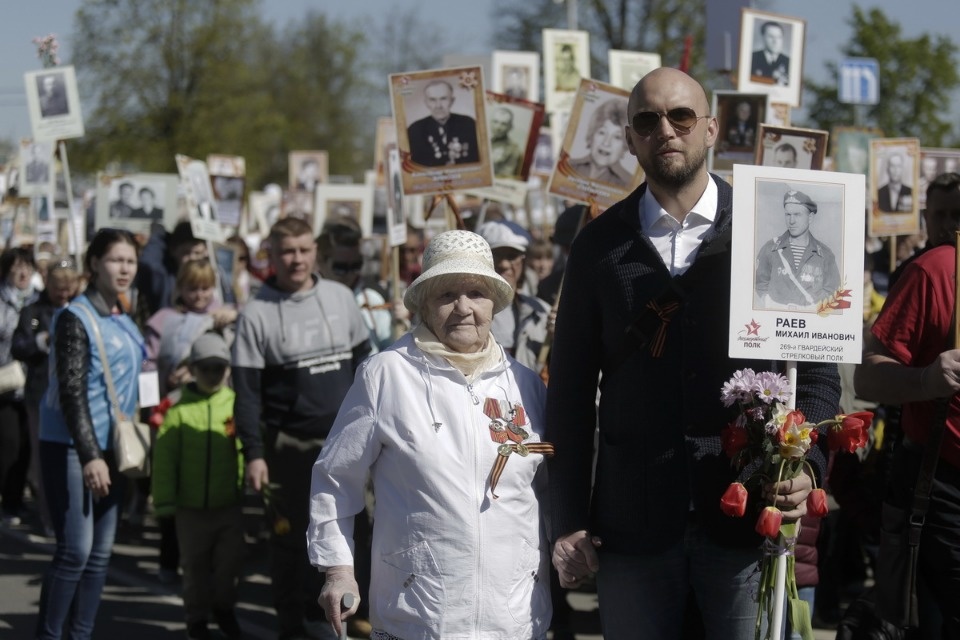 «Бессмертный полк» прошел по центральным улицам Пскова
