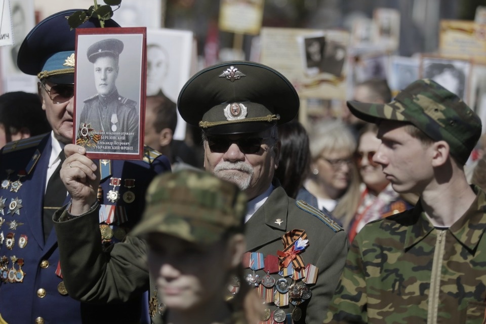 «Бессмертный полк» прошел по центральным улицам Пскова