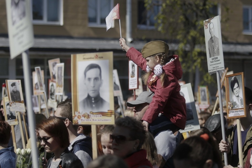 «Бессмертный полк» прошел по центральным улицам Пскова