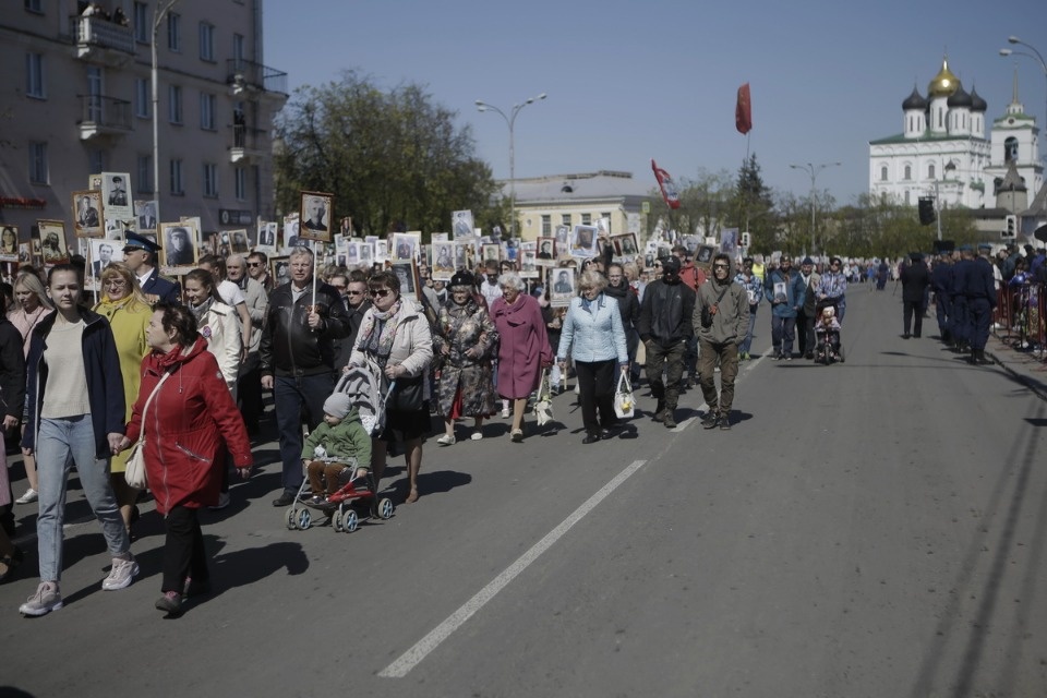 «Бессмертный полк» прошел по центральным улицам Пскова