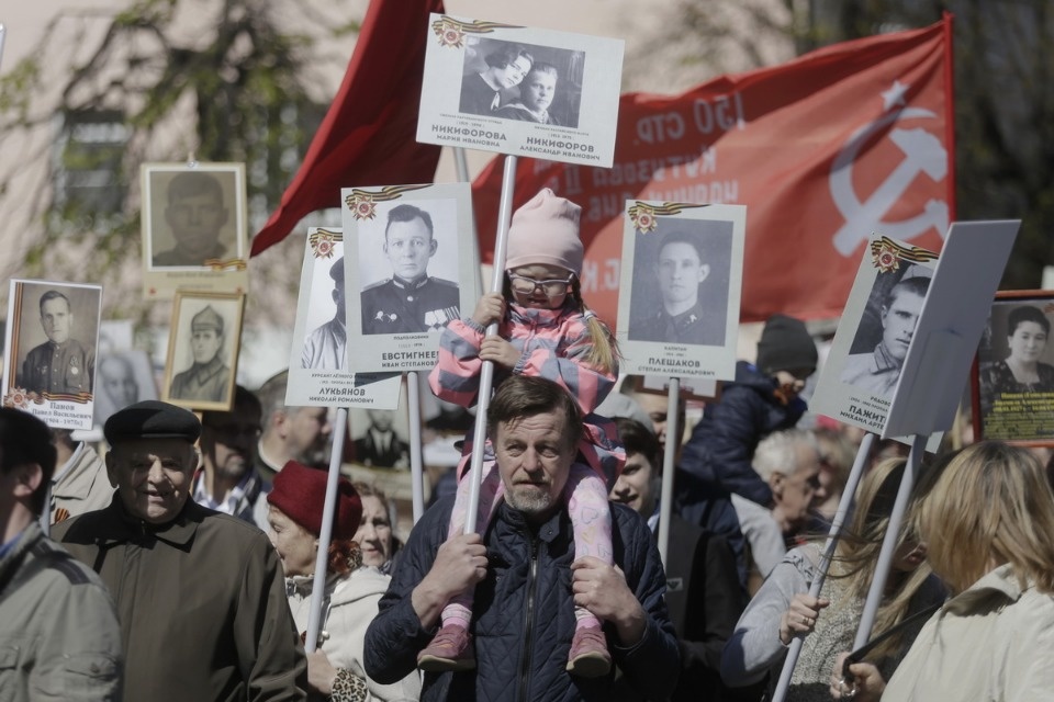 «Бессмертный полк» прошел по центральным улицам Пскова