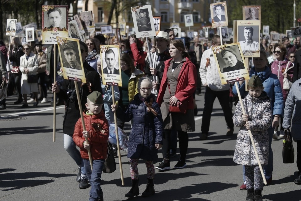 «Бессмертный полк» прошел по центральным улицам Пскова