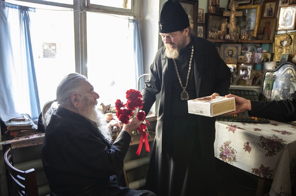 Освобождал Будапешт и Прагу: митрополит Тихон поздравил последнего монаха-ветерана Печерского монастыря Освобождал Будапешт и Прагу: митрополит Тихон поздравил последнего монаха-ветерана Печерского монастыря
