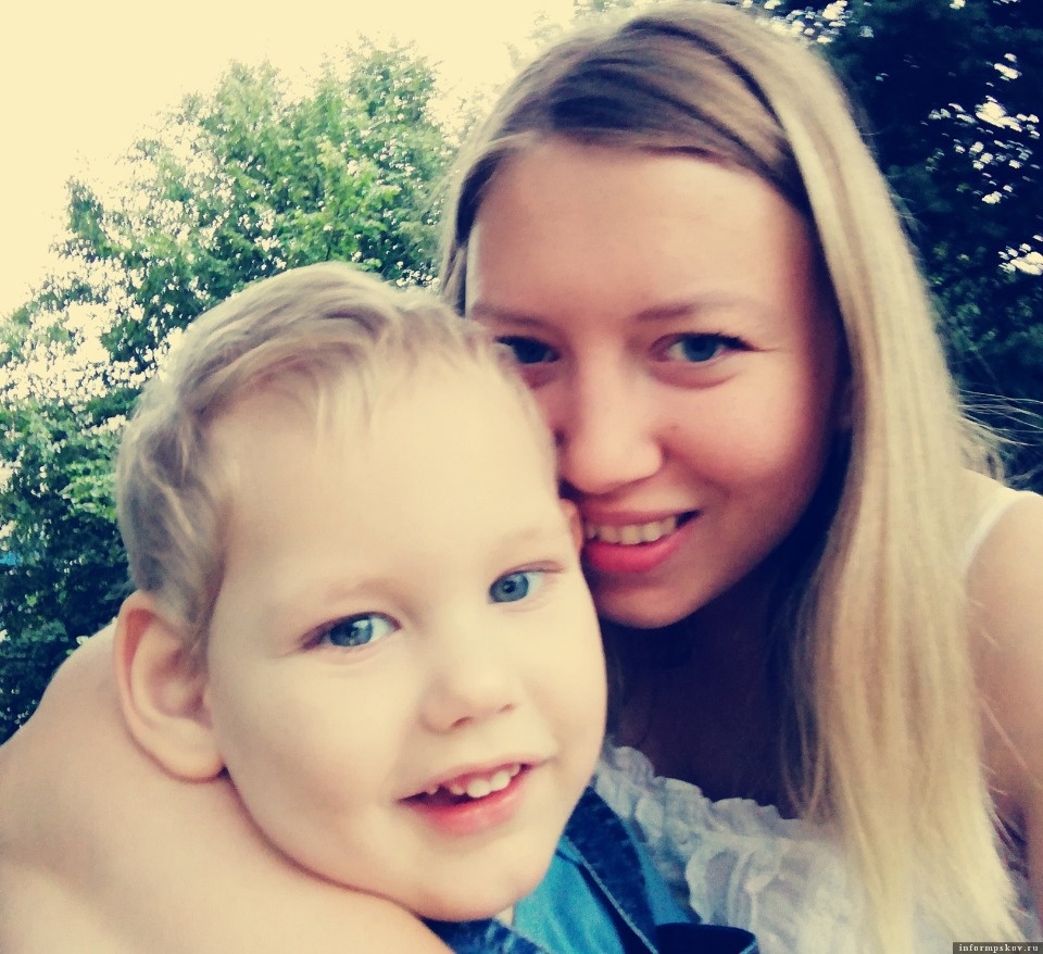 Виктории Солдатенковой с ребёнком-инвалидом помогли купить в Невеле благоустроенную квартиру