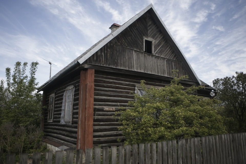 С первой пенсии купила кроссовки