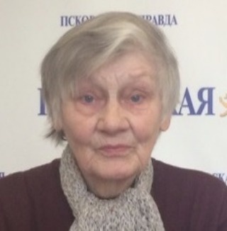 С первой пенсии купила кроссовки