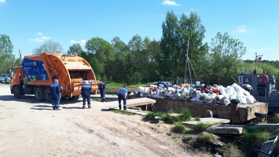 Дюжина сотрудников компании «Экопром» вычистила остров Залита от мусора Дюжина сотрудников компании «Экопром» вычистила остров Залита от мусора